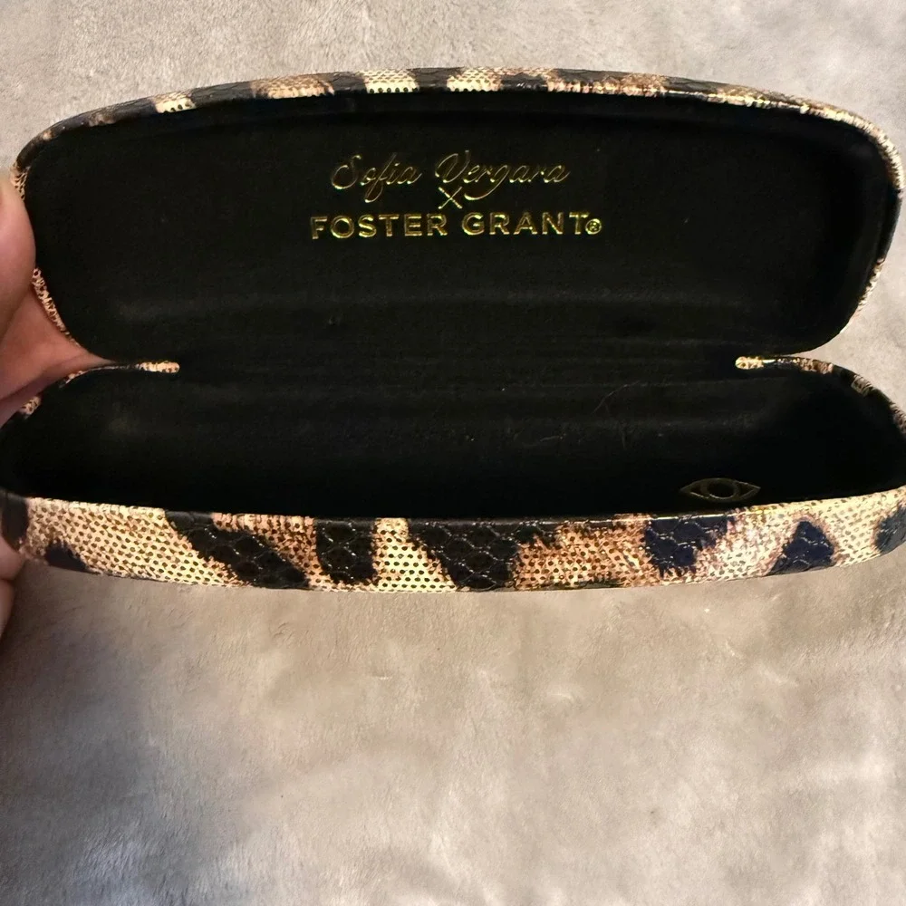 Sofia Vergara x Foster Grant‎ Leopard Hard Eyeglasses Case